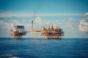 petróleo y gas de la industria costa afuera foto