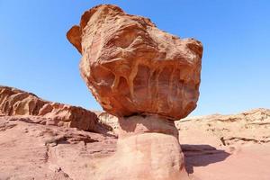 montañas en el desierto de negev en el sur de israel foto