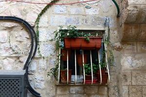 pequeña ventana en la gran ciudad foto