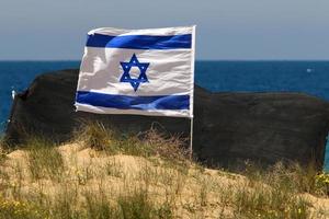 bandera azul y blanca israelí con la estrella de david foto