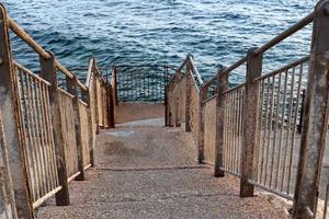 escalera para subir y bajar foto