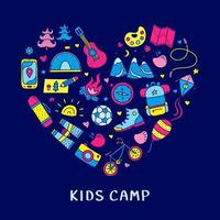 lindo campamento de niños coloridos garabatos, íconos al aire libre compuestos en forma de corazón. vector