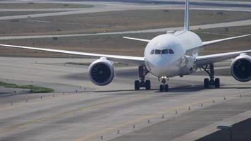 FRANKFURT AM MAIN, GERMANY JULY 19, 2017 - Japan Airlines Boeing 787 Dreamliner taxiing after landing at 07L. Fraport, Frankfurt, Germany video