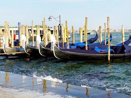 góndola barcos estación flotante foto