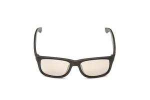 nuevas gafas de sol negras con lentes marrones aisladas en blanco foto