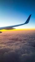 vista del cielo desde el avion foto