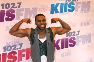 los angeles, 11 de mayo - jason derulo llega al concierto de tango wango 2013 producido por kiis-fm en el home depot center el 11 de mayo de 2013 en carson, ca foto