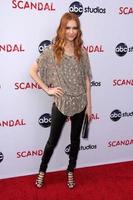 los angeles, 16 de mayo - darby stanchfield llega a una velada con escandalo en el leonard h. teatro goldenson el 16 de mayo de 2013 en el no. hollywood, ca foto