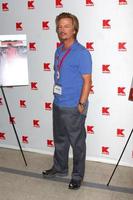 los angeles, 3 de julio - empleados de david spade en k-mart para apoyar march of dimes y promover la película grow ups 2 en k-mart el 3 de julio de 2013 en los angeles, ca foto