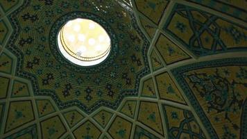 kashan, iran, 2022 - vue imprenable sur la salle de bain chaude garmkhaneh au bain public du sultan amir ahmad. bain public persan. Kashan est une destination touristique populaire du Moyen-Orient. video