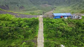 belle vue aérienne de l'atmosphère naturelle sur le mont galunggung, à bandung-.indonesia video