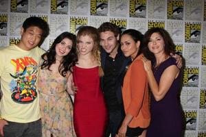 SAN DIEGO, JUL 22 - Ki Hon Leem, Grace Phipps, Skylar Samuels, Grey Damon, Alyssa Diaz, Amy Pietz at the 2011 Comic-Con Convention, Day 2 on July 22, 2010 in San DIego, CA photo