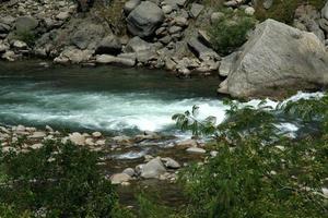 flujo de agua espumosa foto