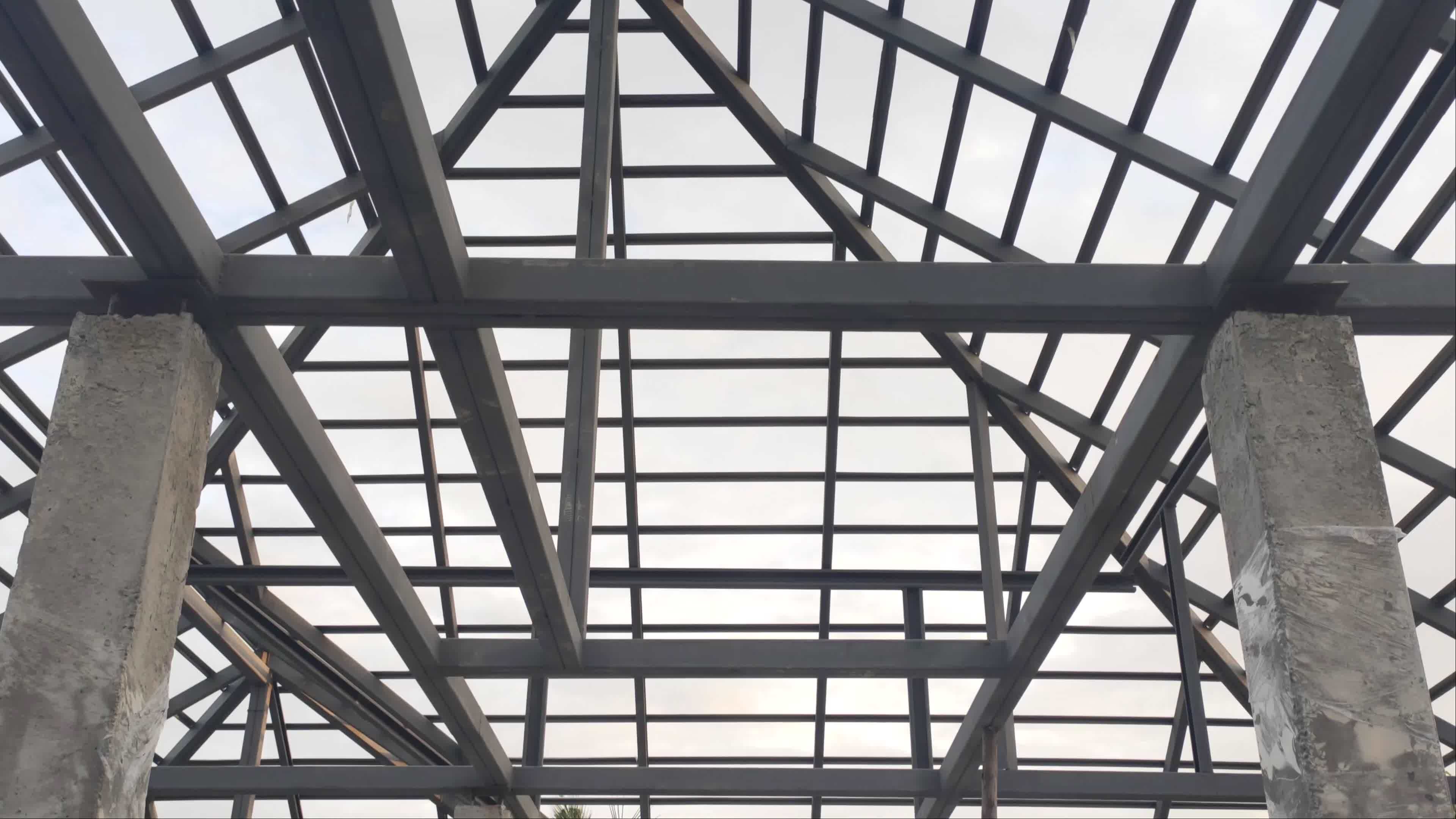 4k structure house building pillars The roof structure is made of steel. suitable for