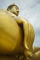 angthong, tailandia, 2010-imagen de buda en wat muang foto