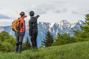 trekking en los alpes foto