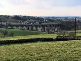 una vista del viaducto de hewnden en yorkshire foto