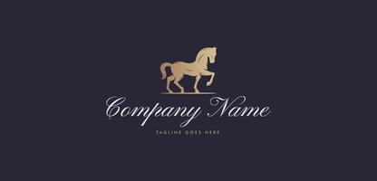 logotipo de caballo clásico y elegante con color dorado de lujo vector