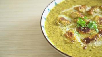 Afghani chicken in green masala curry or Hariyali tikka chicken hara masala video