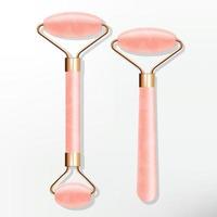 masajeador facial de rollo de cristal de cuarzo rosa natural de moda vectorial con metal chapado en oro vector