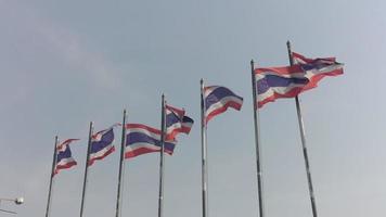 drapeau de la thaïlande vague lisse dans le vent - concept de liberté du drapeau national video