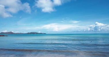 plage paradisiaque de l'île de praslin au coeur de l'océan indien, seychelles video