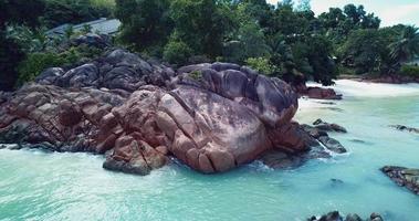 paradiesischer inselstrand praslin im herzen des indischen ozeans, seychellen video