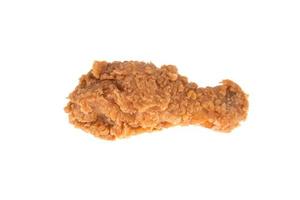 pollo frito aislado sobre fondo blanco foto