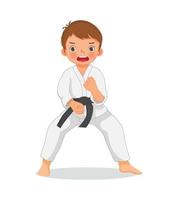 lindo niño pequeño de karate con cinturón negro que muestra poses de técnicas de defensa de manos en la práctica de entrenamiento de artes marciales vector