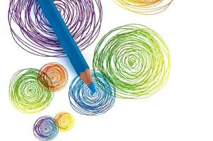 lápices de colores aislados sobre fondo blanco foto