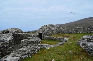 Cabañas de colmena de piedra seca en la península de Dingle foto