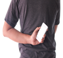 ein mann, der hand hält das smartphone auf transparentem hintergrund png-datei verwendet