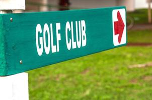 Sign post to the golf club photo