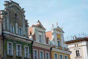 coloridas casas tradicionales en el centro de poznan. Polonia foto