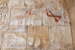 jeroglíficos en el templo de karnak, luxor, egipto foto