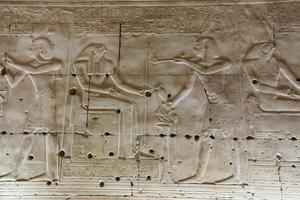 escena del templo de abydos en madfuna, egipto foto