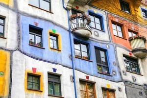 hundertwasserhaus en viena, austria foto