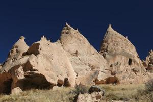 formaciones rocosas en el valle de zelve, capadocia, nevsehir, turquía foto