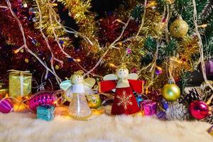 adornos navideños y decoraciones con luces foto