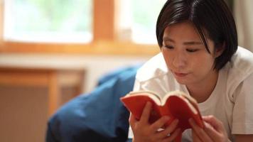 Woman reading on the bed video