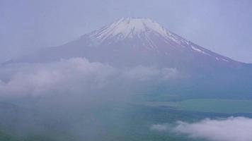 mt. fuji nascosto nella nebbia video