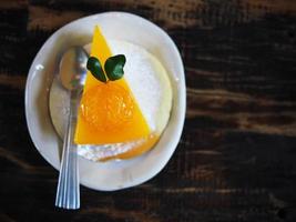 tarta de queso de naranja rica en vitaminas y refrescante foto