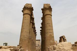 columnas en el templo de luxor, luxor, egipto foto