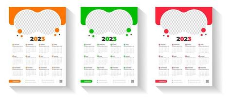 Plantilla de diseño de calendario de pared 2023 con color rojo, verde y naranja vector