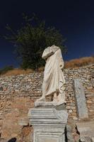 estatua en la ciudad antigua de efeso, izmir, turquía foto