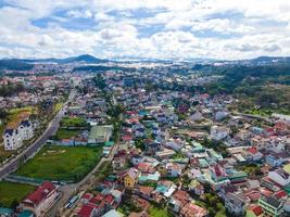 da lat city, vietnam - 15 de julio de 2022 paisaje en la ciudad de da lat city, vietnam es un popular destino turístico. ciudad turística en vietnam desarrollado. foto