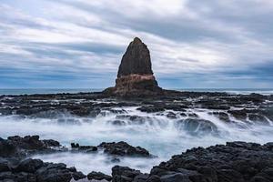 el púlpito rock el paisaje espectacular del cabo schanck en la península de mornington, estado de victoria de australia. foto