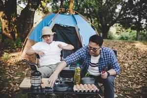 dos mejores amigos van de campamento foto