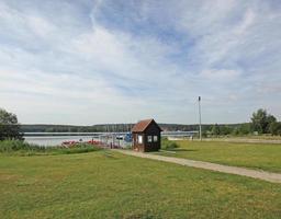 lago con bosque y campamento de verano tiende vacaciones fondo bellas artes impresiones de alta calidad productos cincuenta megapíxeles absberg foto