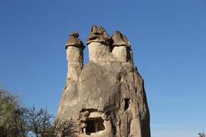 formaciones rocosas en el valle de los monjes pasabag, capadocia, nevsehir, turquía foto